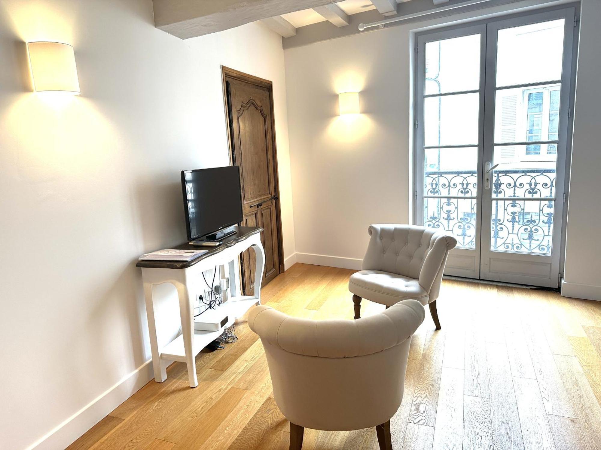 Batisse Paradis- 3 Appartements Calmes Et Elegants Au Centre Historique De Beaune Beaune  Exterior foto