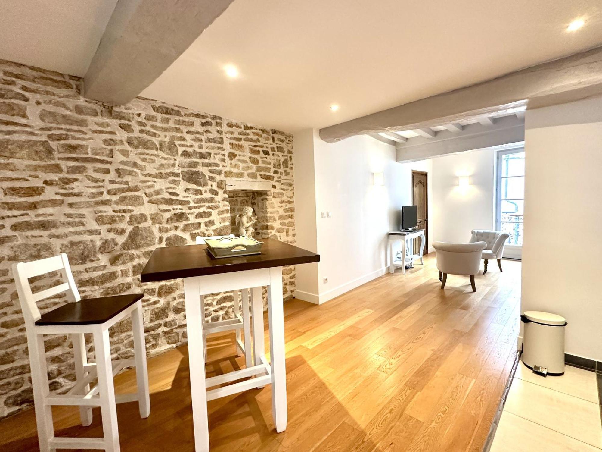 Batisse Paradis- 3 Appartements Calmes Et Elegants Au Centre Historique De Beaune Beaune  Exterior foto
